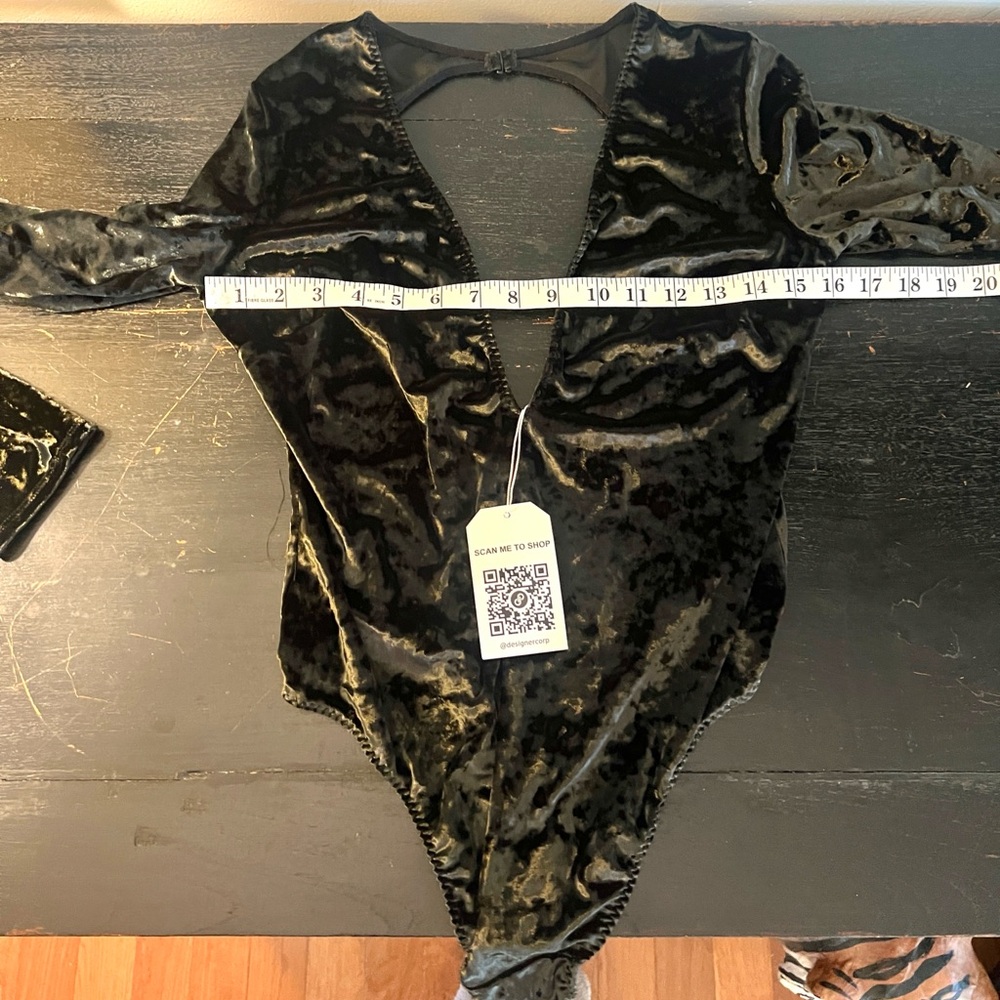 Victoria’s Secret,Black Velvet Plunge Bodysuit Long-Sleeve Open-Back,Size M/L - Picture 6 of 8